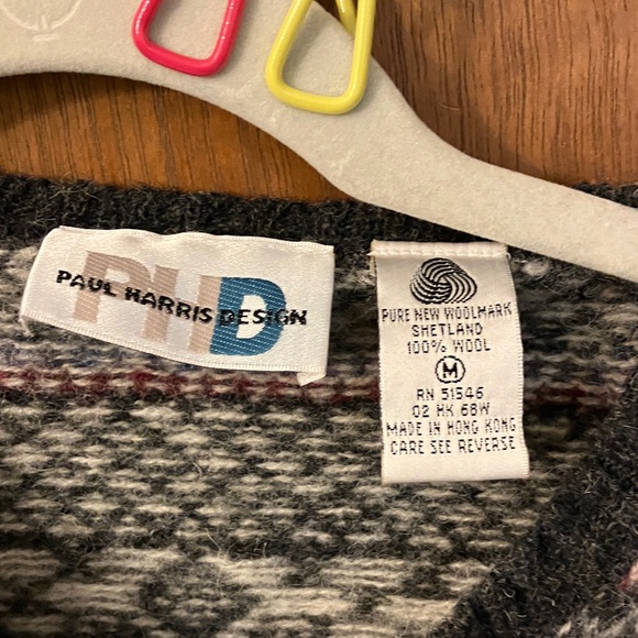 Elegant Gray and White Snowflake Zip Cardigan - Picture 2 of 5